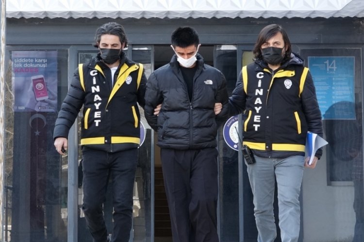 Bursa'da annesini &ouml;ld&uuml;r&uuml;p, kardeşini yaralayan ş&uuml;pheli tutuklandı