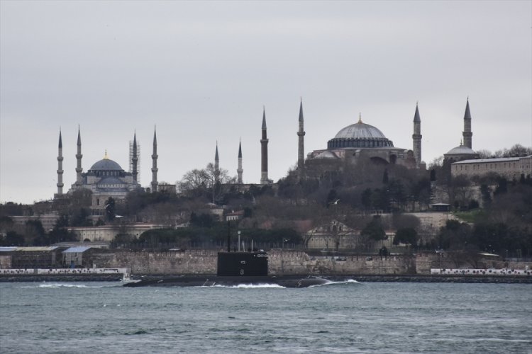 Rus denizaltısı boğazdan ge&ccedil;ti