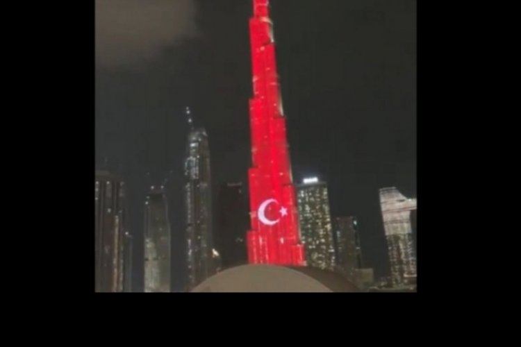 Dubai'deki Burj Al Khalifa g&ouml;kdeleni, T&uuml;rk bayrağıyla aydınlandı