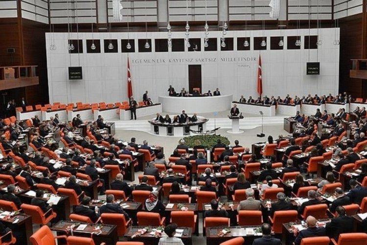 12 g&uuml;nl&uuml;k aranın ardından Meclis'te yeniden mesai