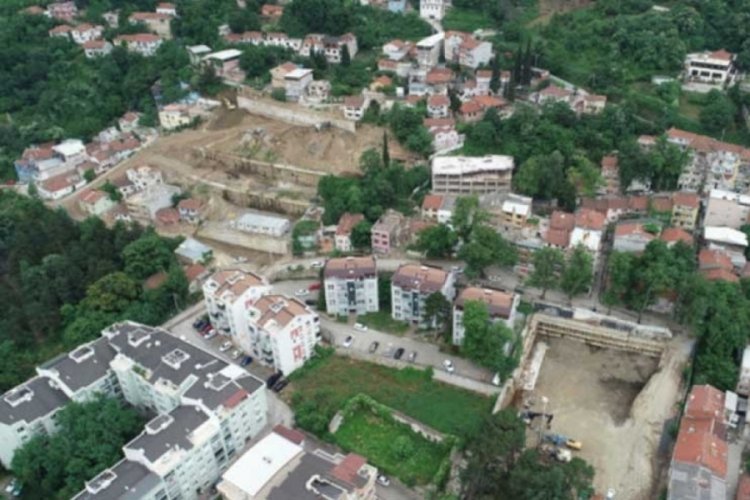 Bursa'nın &ccedil;&ouml;p biriktirilen sokağı... (&Ouml;ZEL HABER)