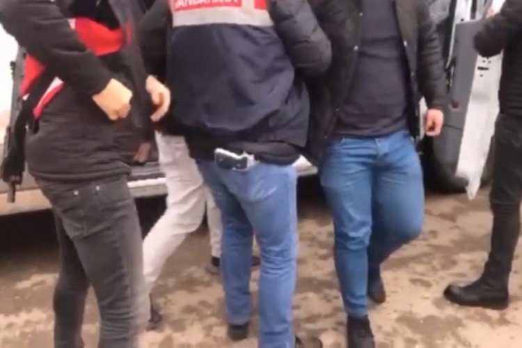 Diyarbakır'da İbranice el yazması kitabı satmaya &ccedil;alışanlar yakalandı
