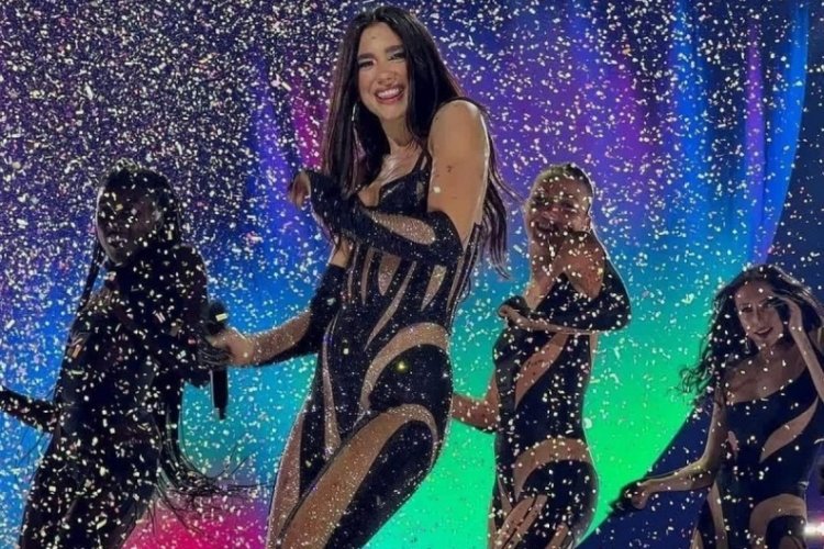 Transparan tulumu Hande Yener'den sonra Dua Lipa giydi