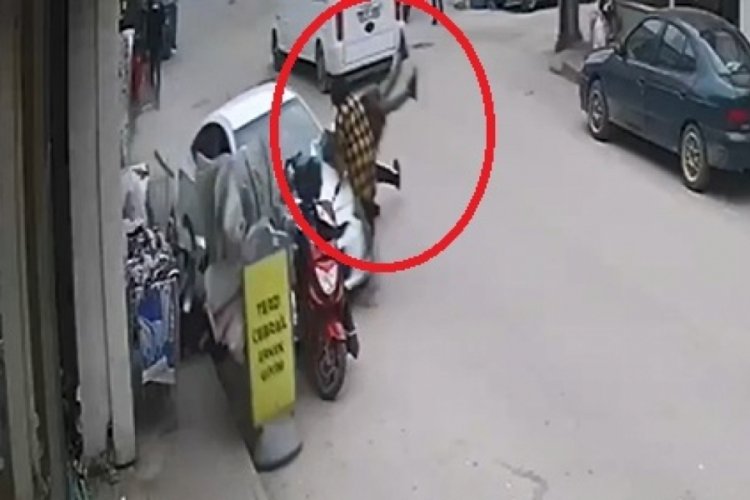 Bursa'da otomobilin &ccedil;arptığı 3 yaya yaralandı
