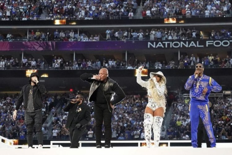 Super Bowl devre arası şovunda tarihi eğlence