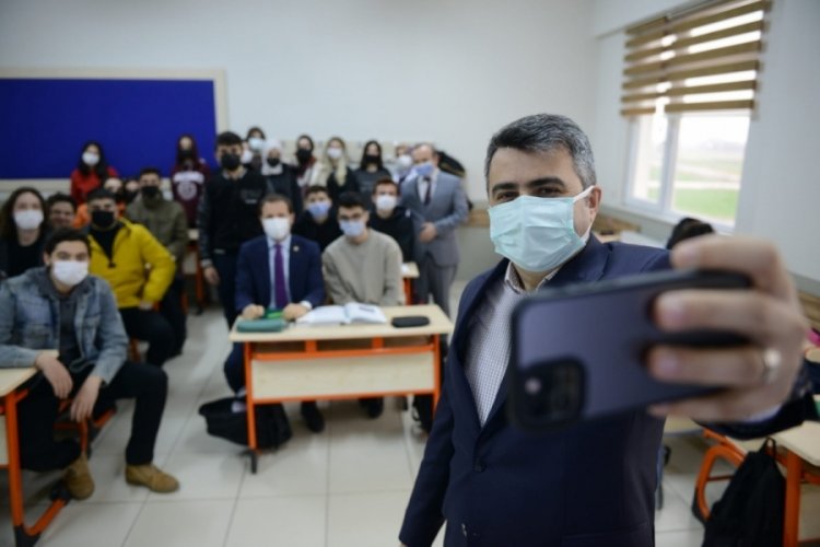 Başkan Yılmaz, Bursa'da haftanın ilk mesaisine &ouml;ğrencilerle başladı