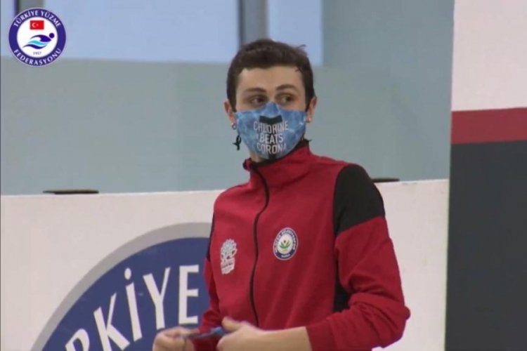 Nil&uuml;ferli y&uuml;z&uuml;c&uuml;den g&uuml;m&uuml;ş madalya