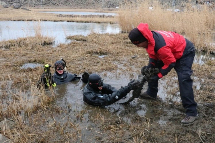 Iğdır'da g&ouml;lette 145 u&ccedil;aksavar m&uuml;himmatı bulundu