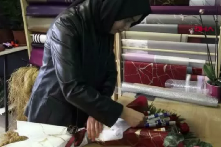 Sevgililer G&uuml;n&uuml; i&ccedil;in 20 bin liralık 'euro'lu kırmızı g&uuml;l buketi'