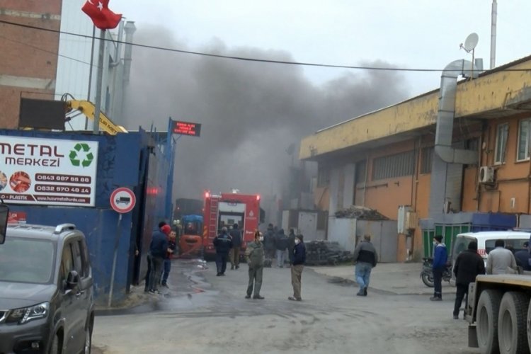 İstanbul Pendik'te geri d&ouml;n&uuml;ş&uuml;m merkezinde yangın