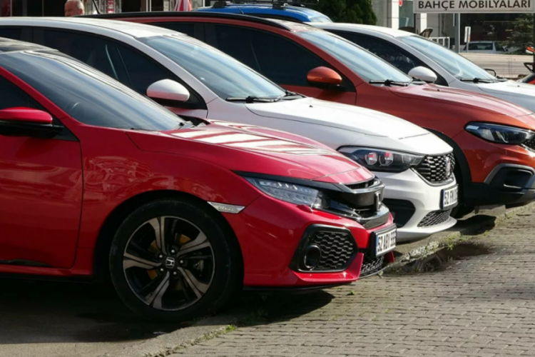 Otomotiv &uuml;retimi Ocak'ta y&uuml;zde 15 d&uuml;şt&uuml;
