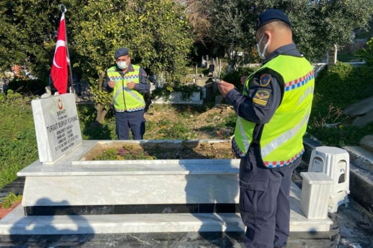 Jandarma, 14 Şubat'ta şehitlikleri ziyaret etti