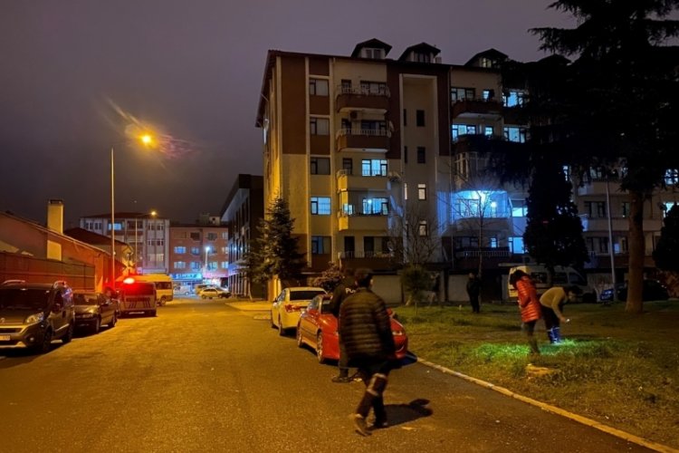 Şehrin ortasında silahlı ve bı&ccedil;aklı kavga: 2 yaralı