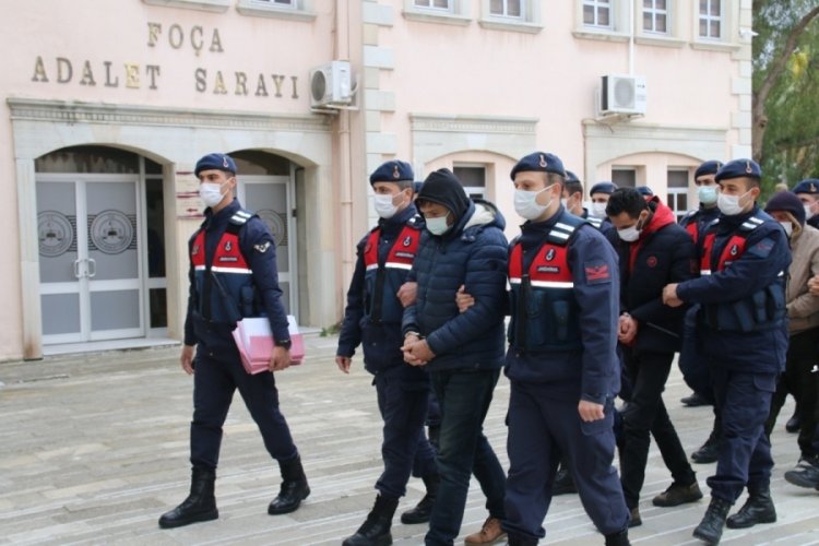 İzmir'de 6 g&ouml;&ccedil;men ka&ccedil;ak&ccedil;ısı tutuklandı