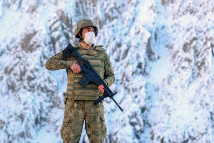 2 metre kar altında vatan n&ouml;beti