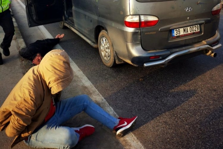 Edirne'de minib&uuml;sten 3 ka&ccedil;ak g&ouml;&ccedil;men &ccedil;ıktı