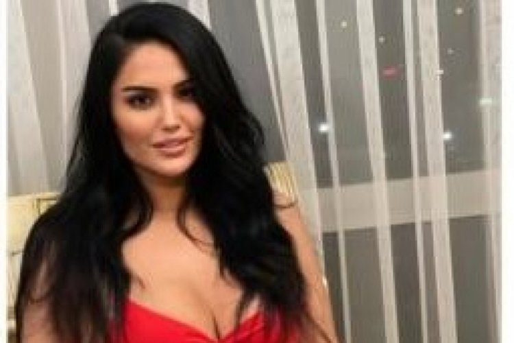 Fatoş Yelliler, g&ouml;ğ&uuml;s dekolteli elbisesiyle Sevgililer G&uuml;n&uuml; pozu verdi