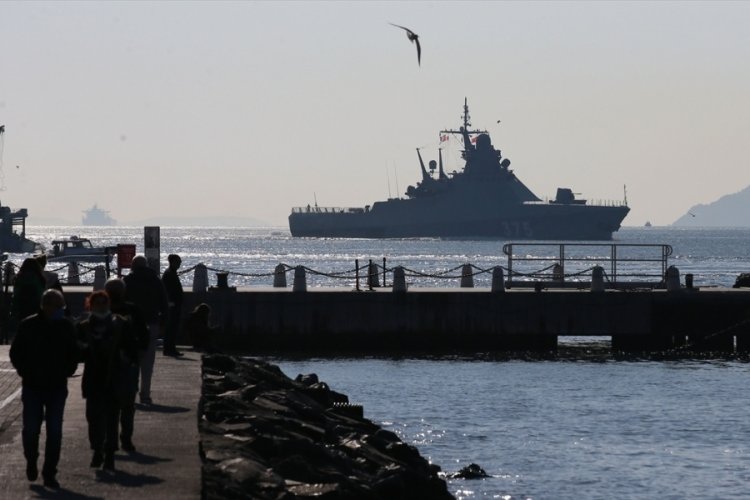 &Ccedil;anakkale Boğazı'ndan Rus donanmasına ait gemi ge&ccedil;ti!
