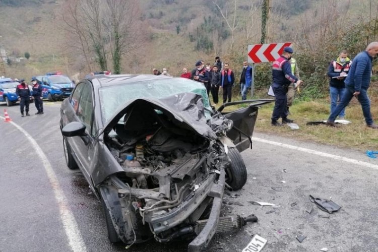 Ordu'da otomobille kamyon &ccedil;arpıştı: 2 &ouml;l&uuml;, 2 yaralı