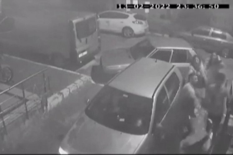 İstanbul'da kendisine tokat atan kişiyi yumrukladı