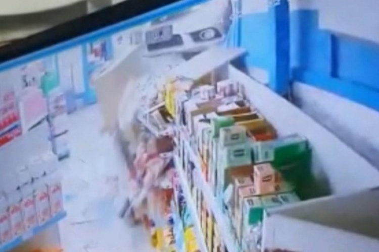 İstanbul'da otomobil markete girdi