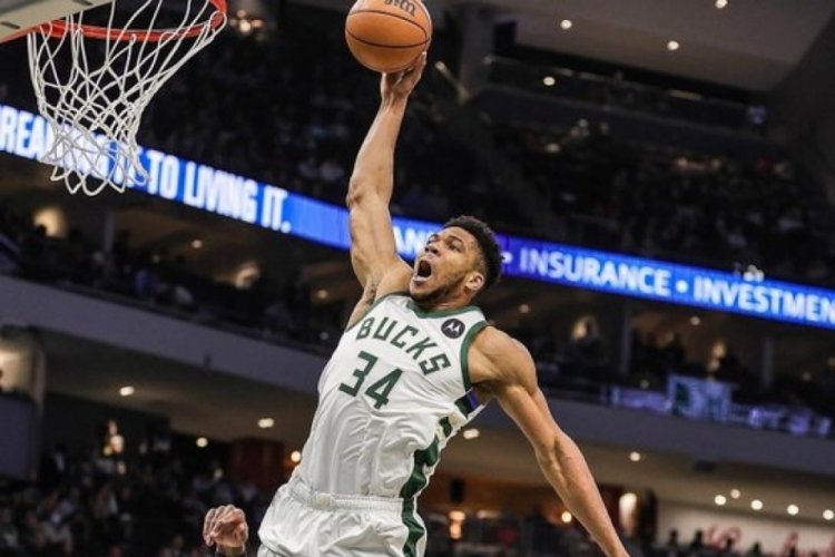 Giannis Antetokounmpo'dan 50 sayı