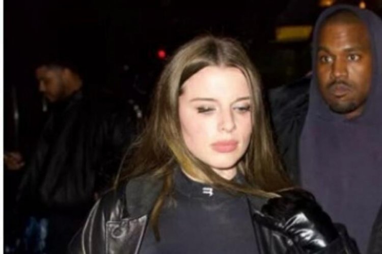 Kanye West'ten ayrılan Julia Fox podyumda!