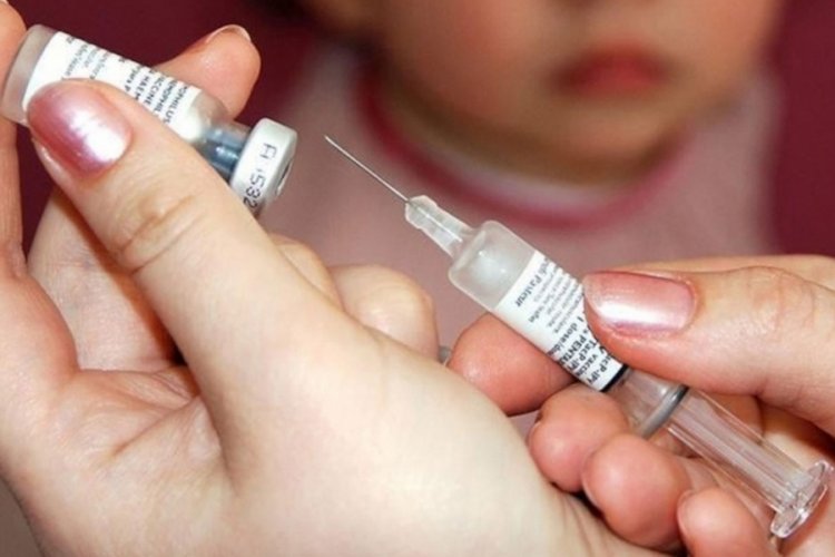 İzmir'de bebeğe aşı yapan sağlık&ccedil;ılara soruşturma izni verilmedi