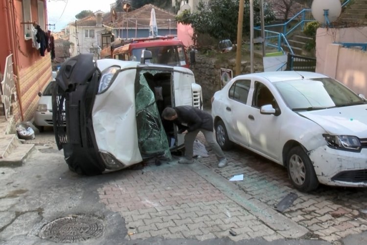 İstanbul Sarıyer'de hafif ticari ara&ccedil; takla attı