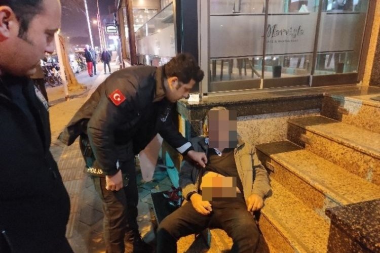 Alkoll&uuml; vatandaş kendini bı&ccedil;akladı