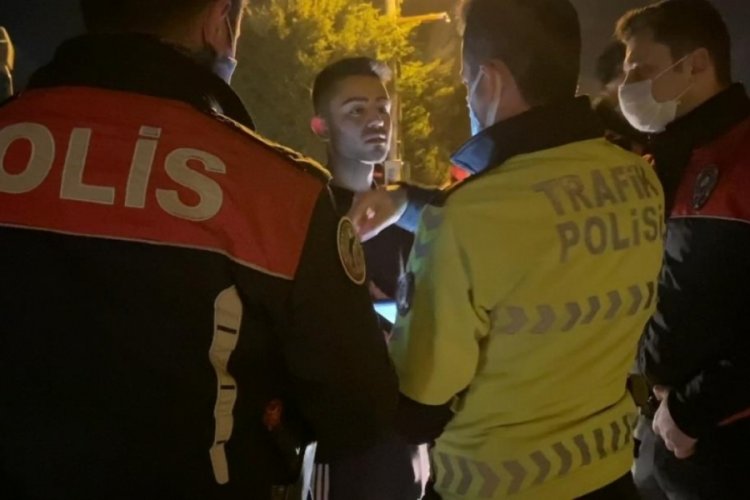 Bursa'da polise ağabeyinin kimliğini g&ouml;steren ehliyetsiz s&uuml;r&uuml;c&uuml;ye ceza yağdı