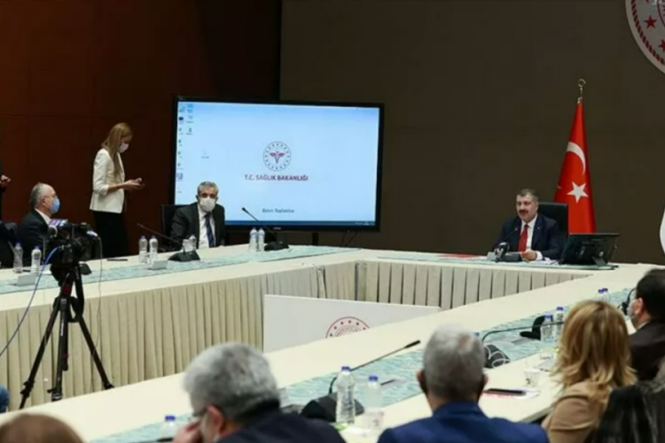 G&ouml;zler kritik Bilim Kurulu'nda