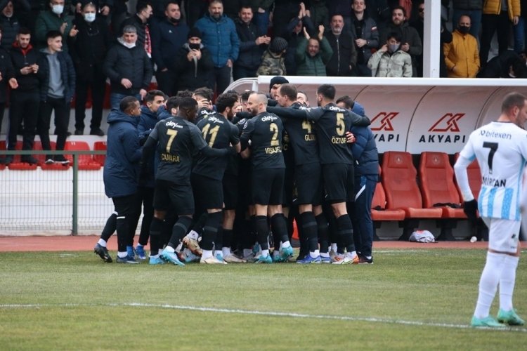 &Uuml;mraniyespor'un konuğu Adanaspor