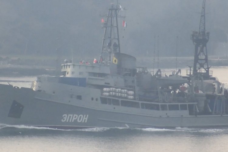 Rusların savaş gemisi Epron, İstanbul Boğazı'ndan ge&ccedil;ti