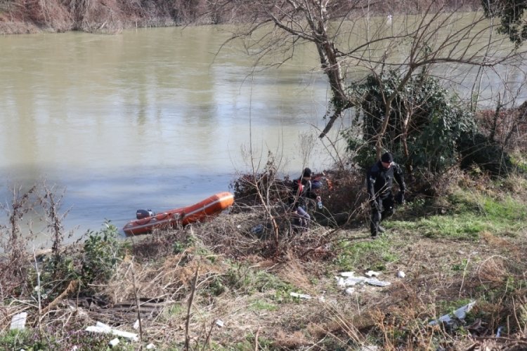 Nehir başında acı bekleyiş s&uuml;r&uuml;yor