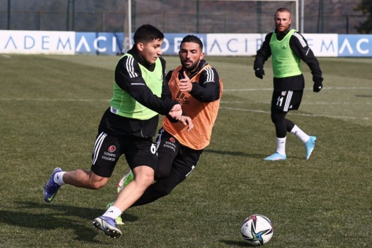 Beşiktaş'ta eksikler teknik heyeti d&uuml;ş&uuml;nd&uuml;r&uuml;yor