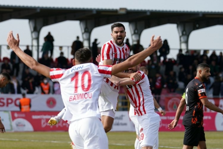 &Uuml;mraniyespor, Adanaspor'u mağlup etti