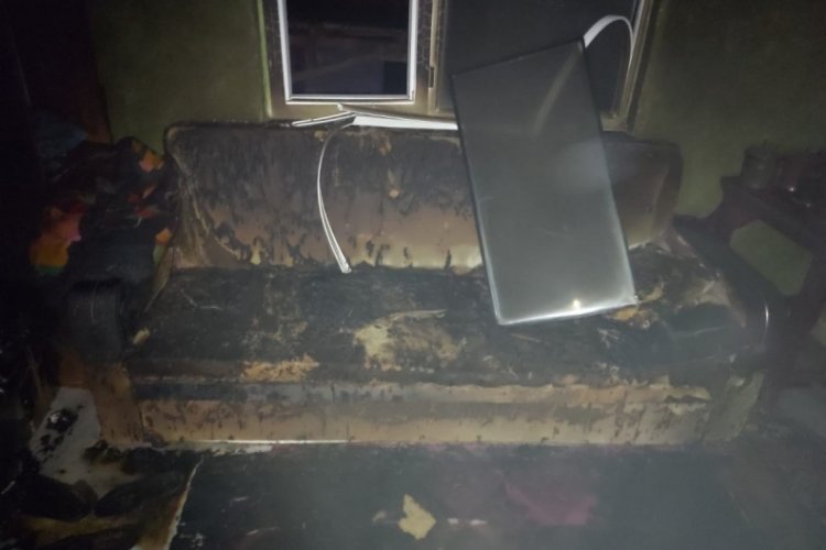 Soba yakmak i&ccedil;in kullanılan benzin evde patlamaya neden oldu