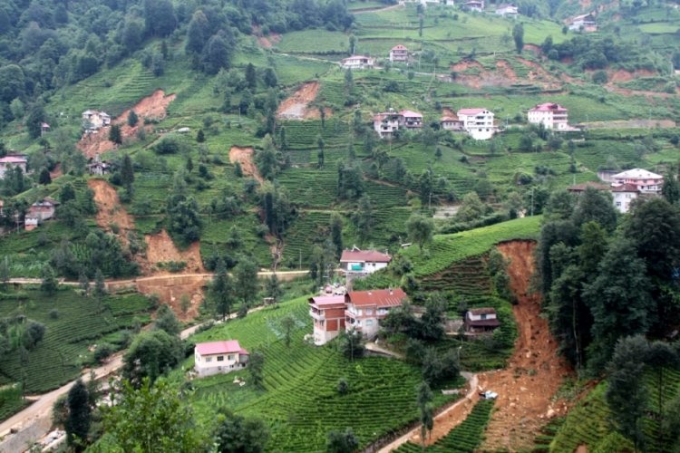 Rize'de riskli yapılar yıkılamıyor