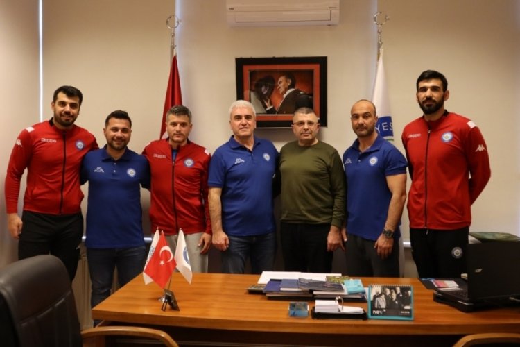 Nil&uuml;fer Belediyespor'da s&ouml;zleşmeler uzadı