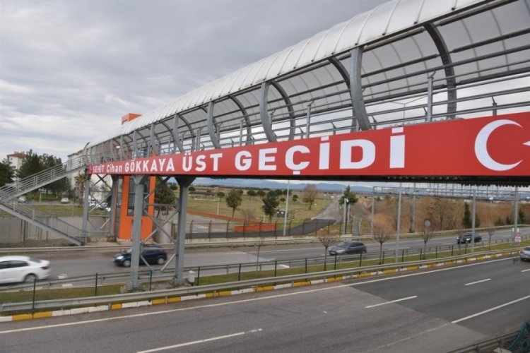 Şehidin adı g&ouml;rev yaptığı kurumun &ouml;n&uuml;ndeki &uuml;st ge&ccedil;ide verildi