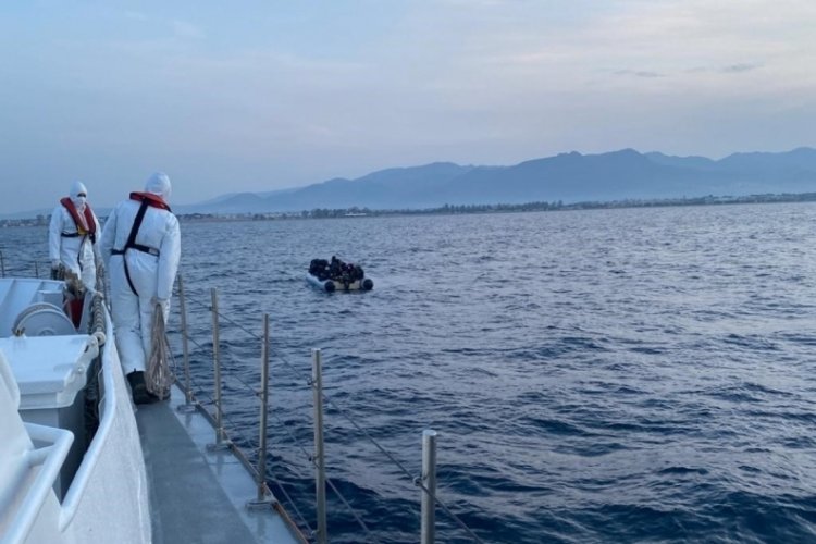 İzmir a&ccedil;ıklarında 76 d&uuml;zensiz g&ouml;&ccedil;men kurtarıldı