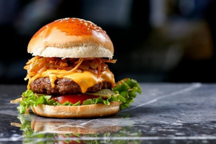 Dolapta 5 yıl kalan hamburger bozulmamış halde bulundu