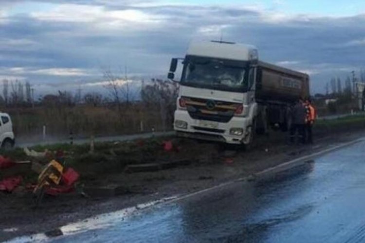 Yağmur sonrası kayganlaşan yolda kaza!