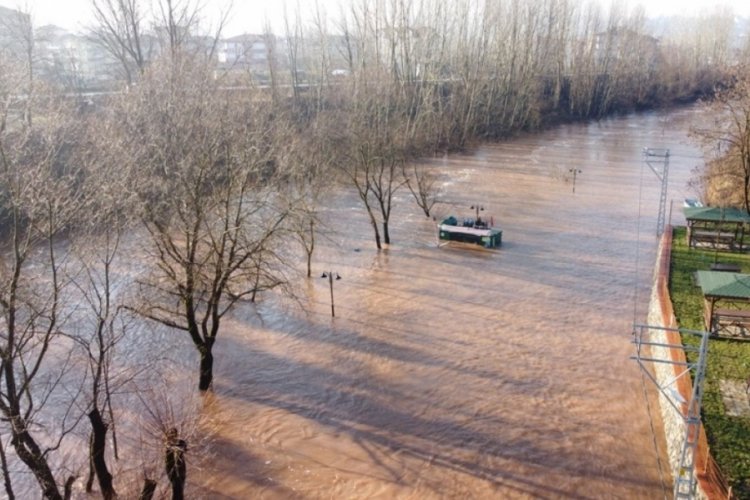 Bartın'da sağanak ve eriyen kar taşkına sebep oldu