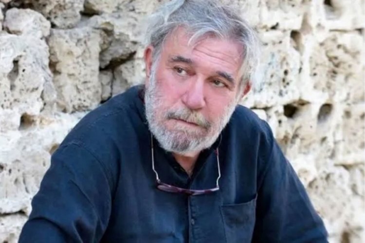 Şair Sina Akyol yaşamını yitirdi