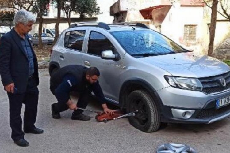 11 aracın lastiğini 86 saniyede kesti