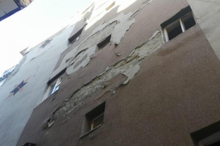 Yıkılma tehlikesi bulunan binaya tahliye!