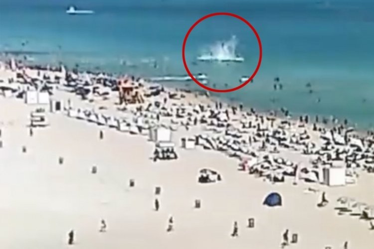 Miami sahiline helikopter d&uuml;şt&uuml;! O anlar kamerada