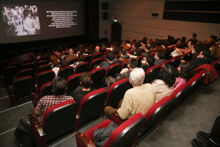Bursa'da &ouml;nce film izlediler sonra y&ouml;netmenle s&ouml;yleştiler